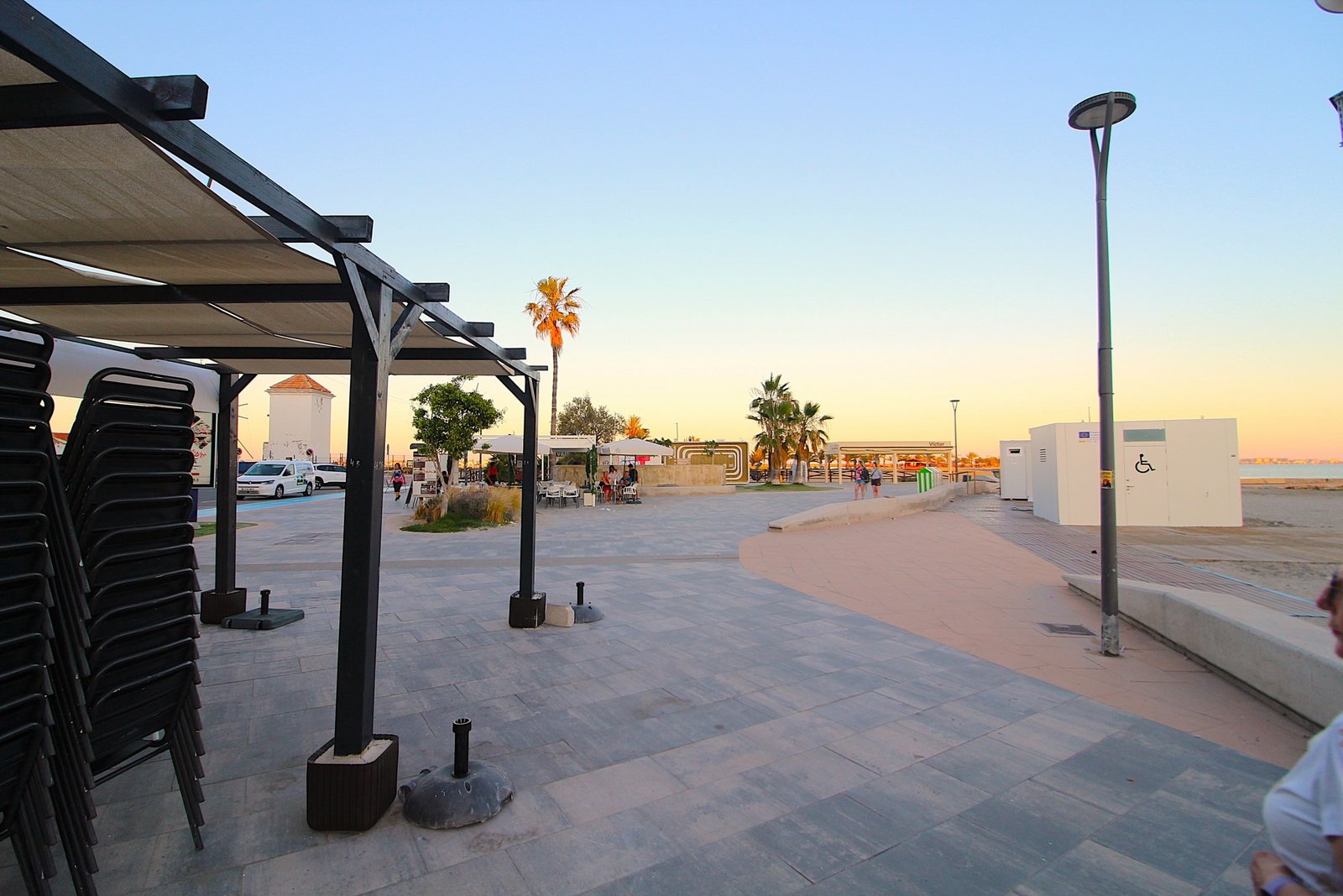 Very spacious Apartment by the sea