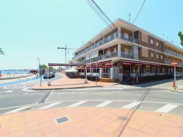 Very spacious Apartment by the sea