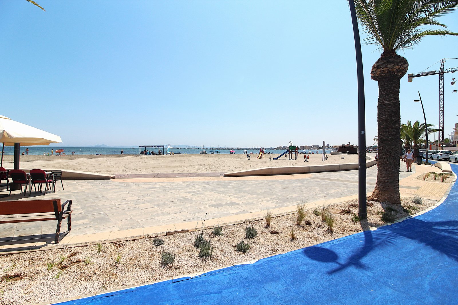 Very spacious Apartment by the sea