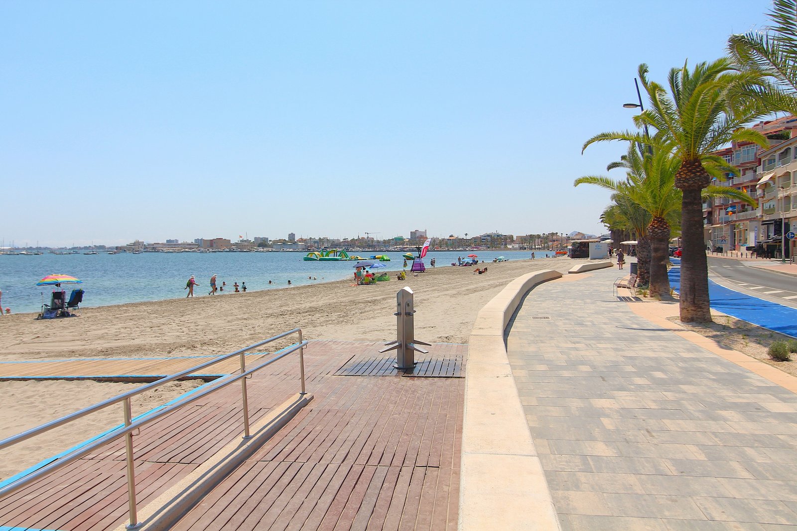 Very spacious Apartment by the sea