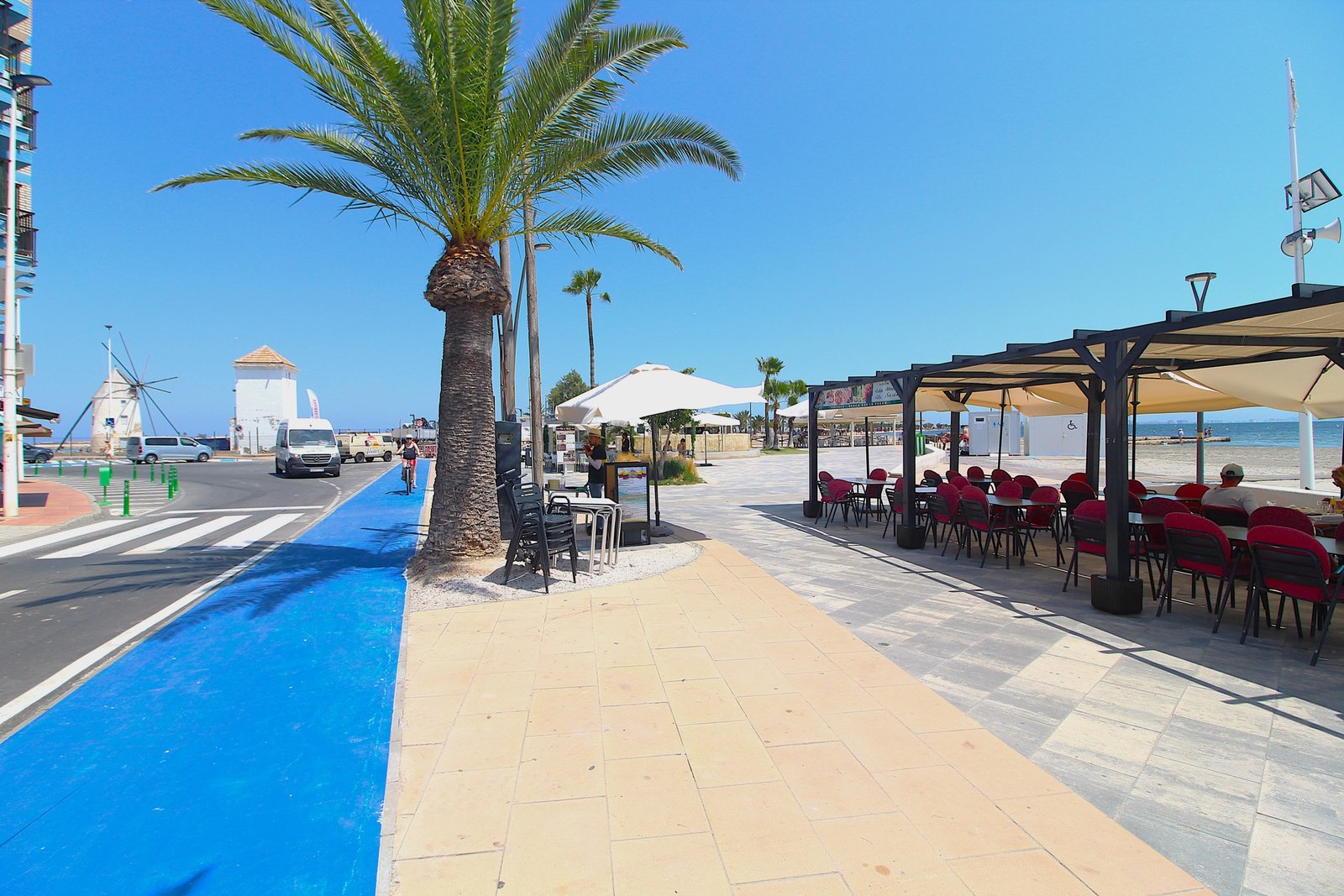 Very spacious Apartment by the sea