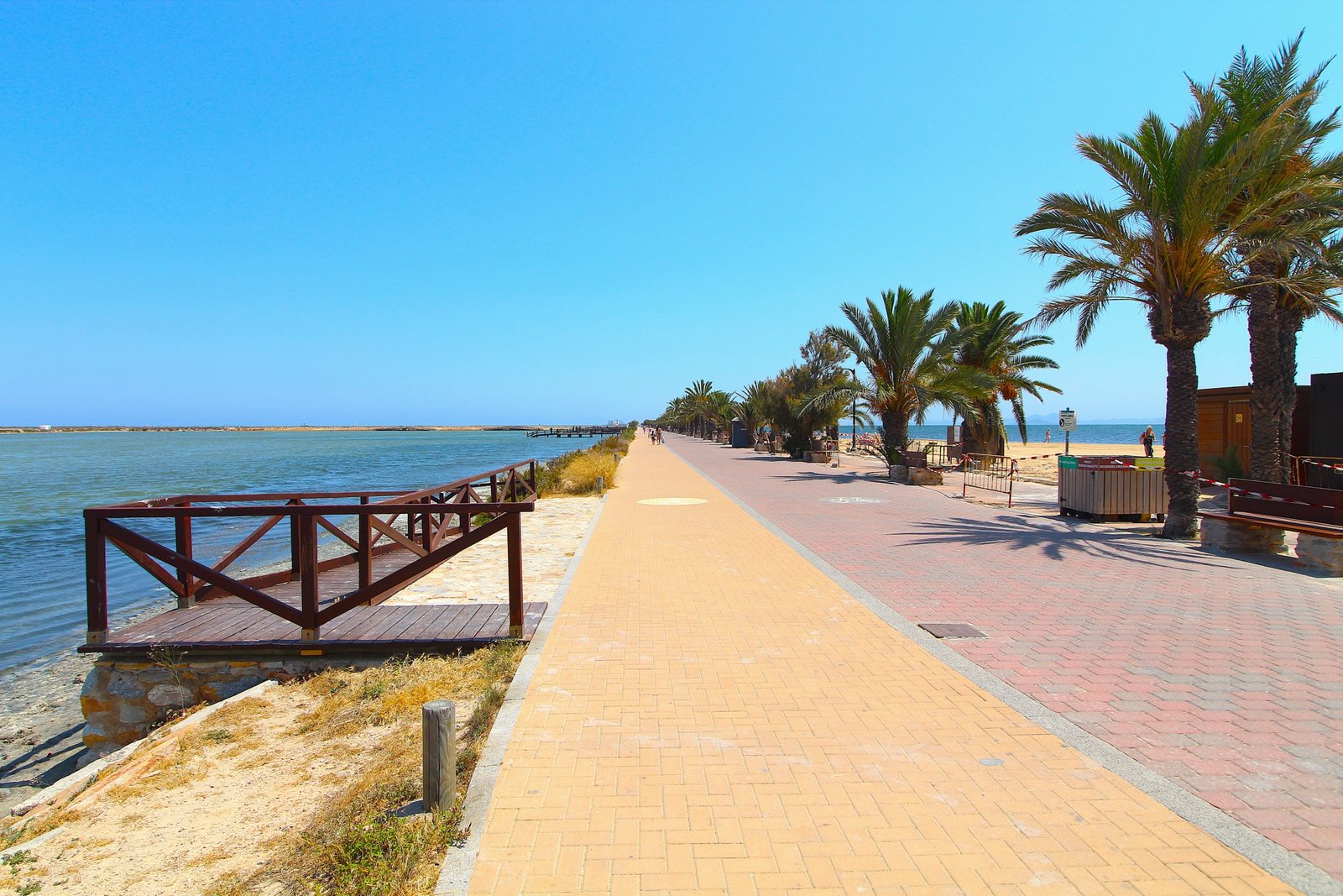 Very spacious Apartment by the sea
