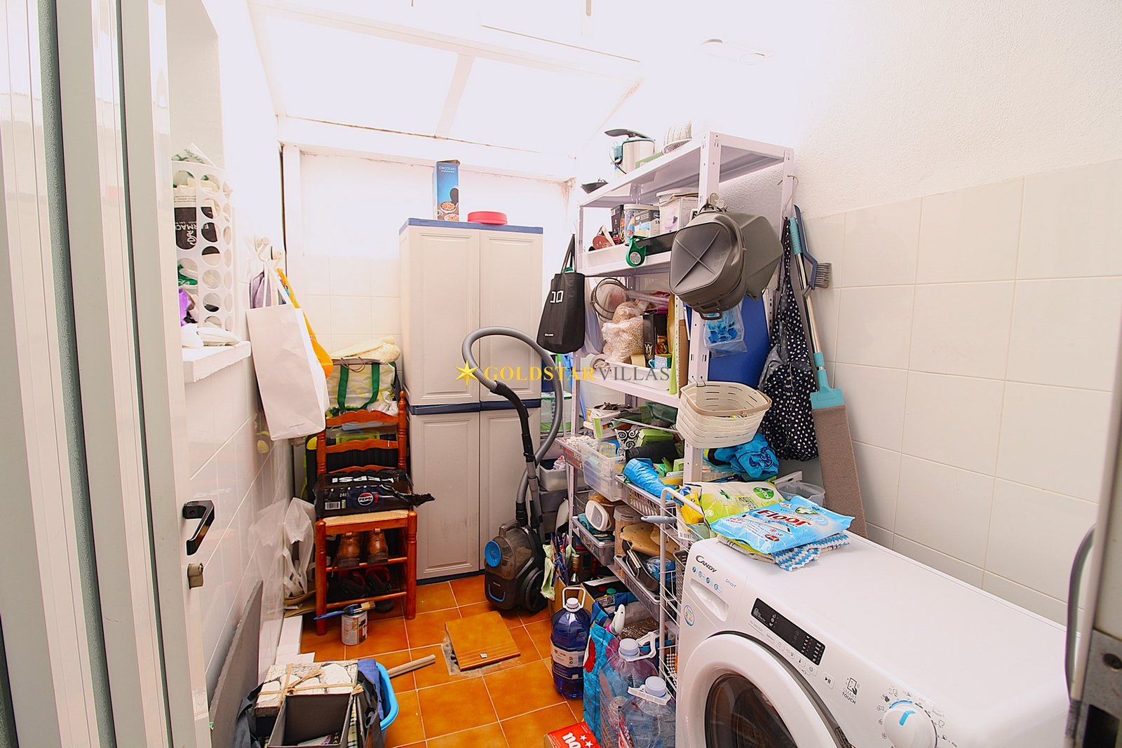 Three floor corner townhouse