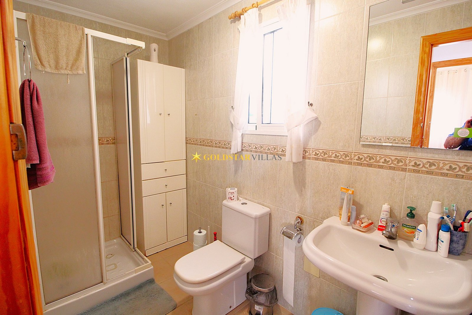 Three floor corner townhouse