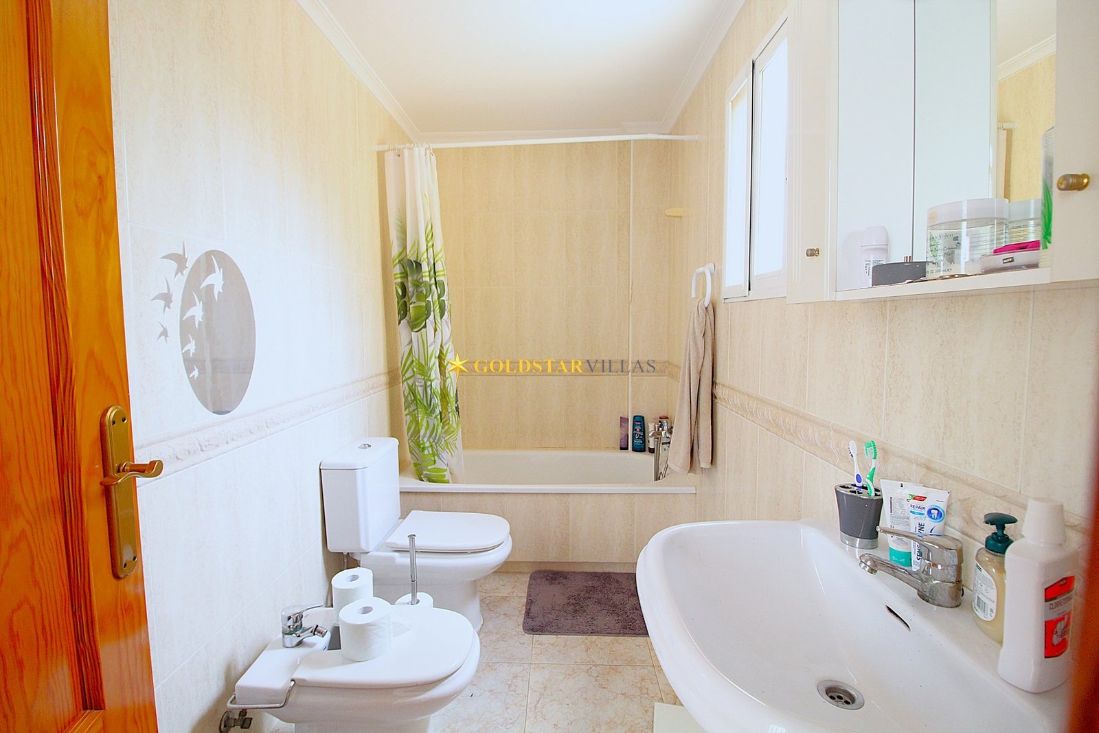 Three floor corner townhouse