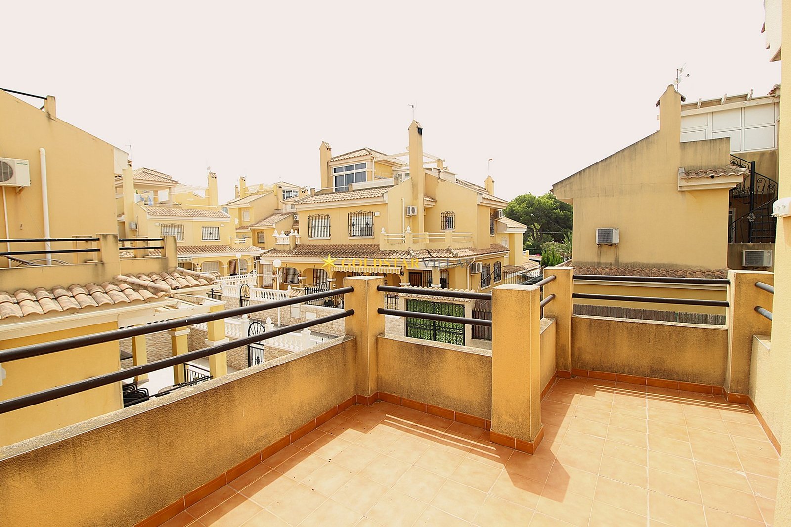 Three floor corner townhouse