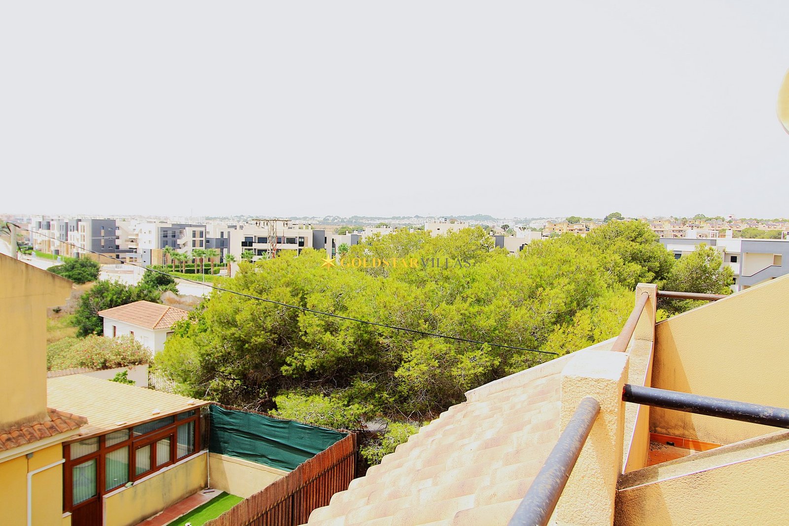 Three floor corner townhouse
