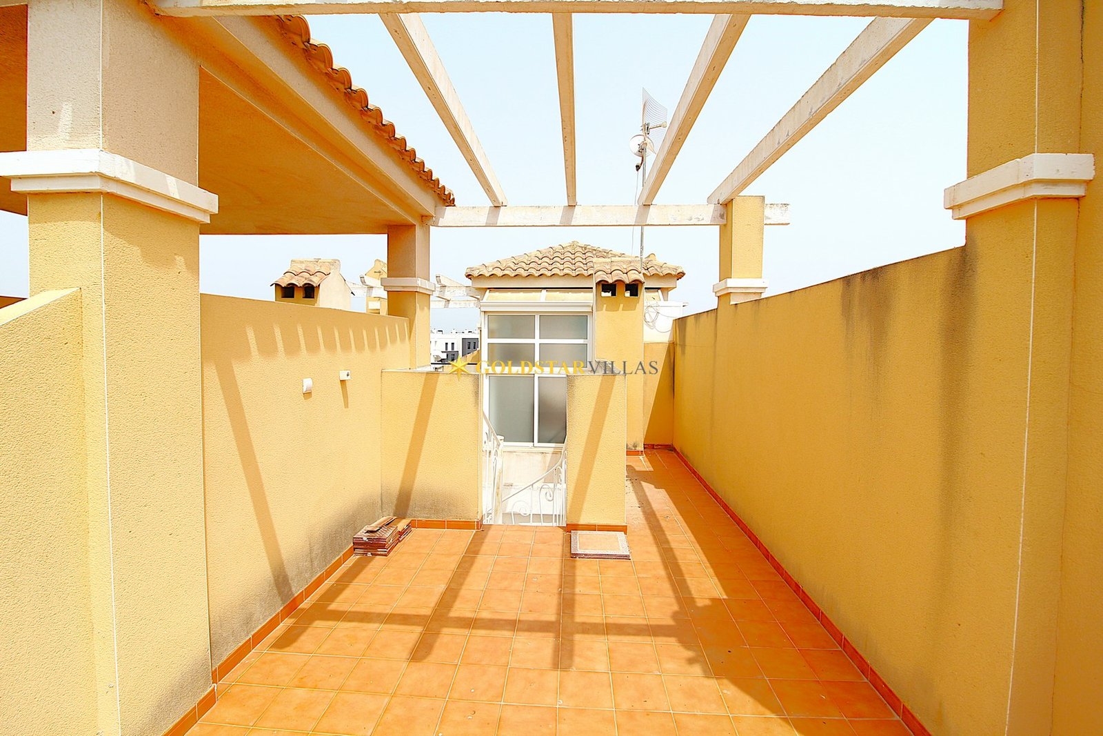 Three floor corner townhouse