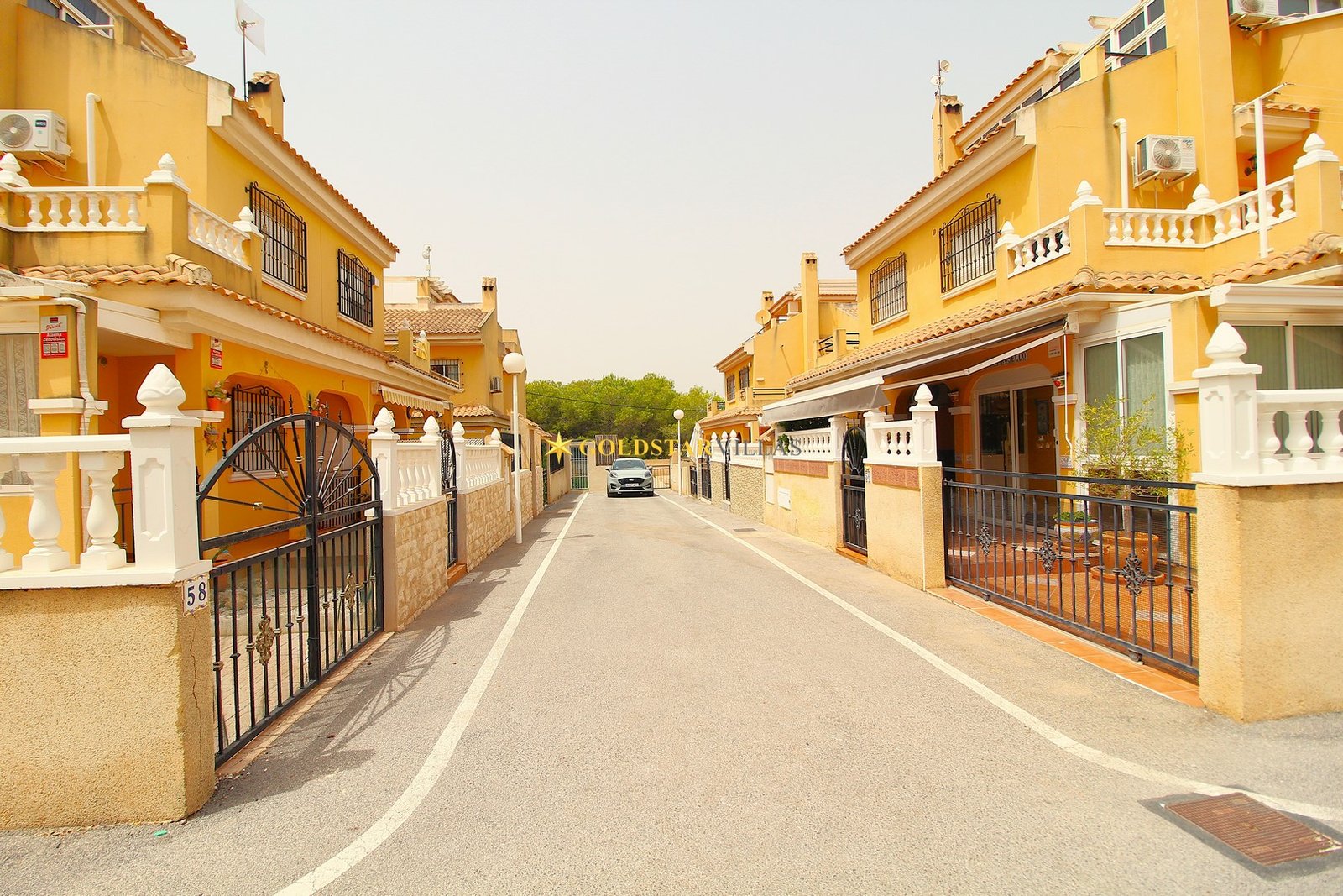 Three floor corner townhouse