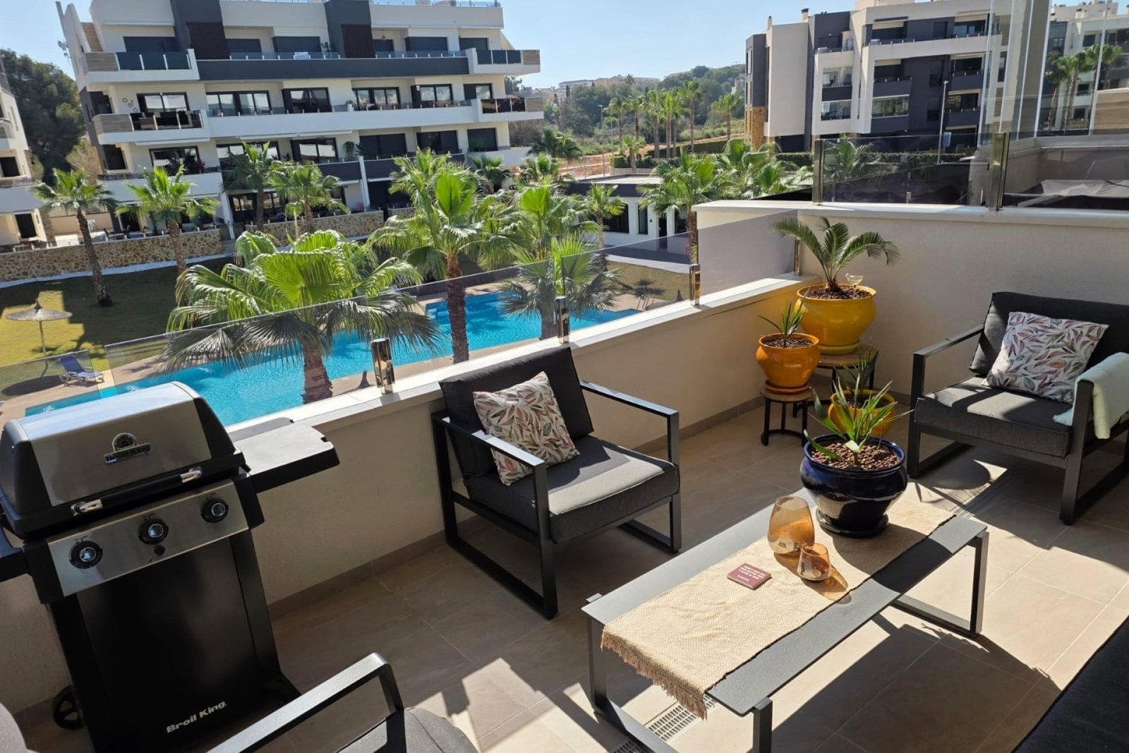 Modern Luxury Apartment in Los Altos,
