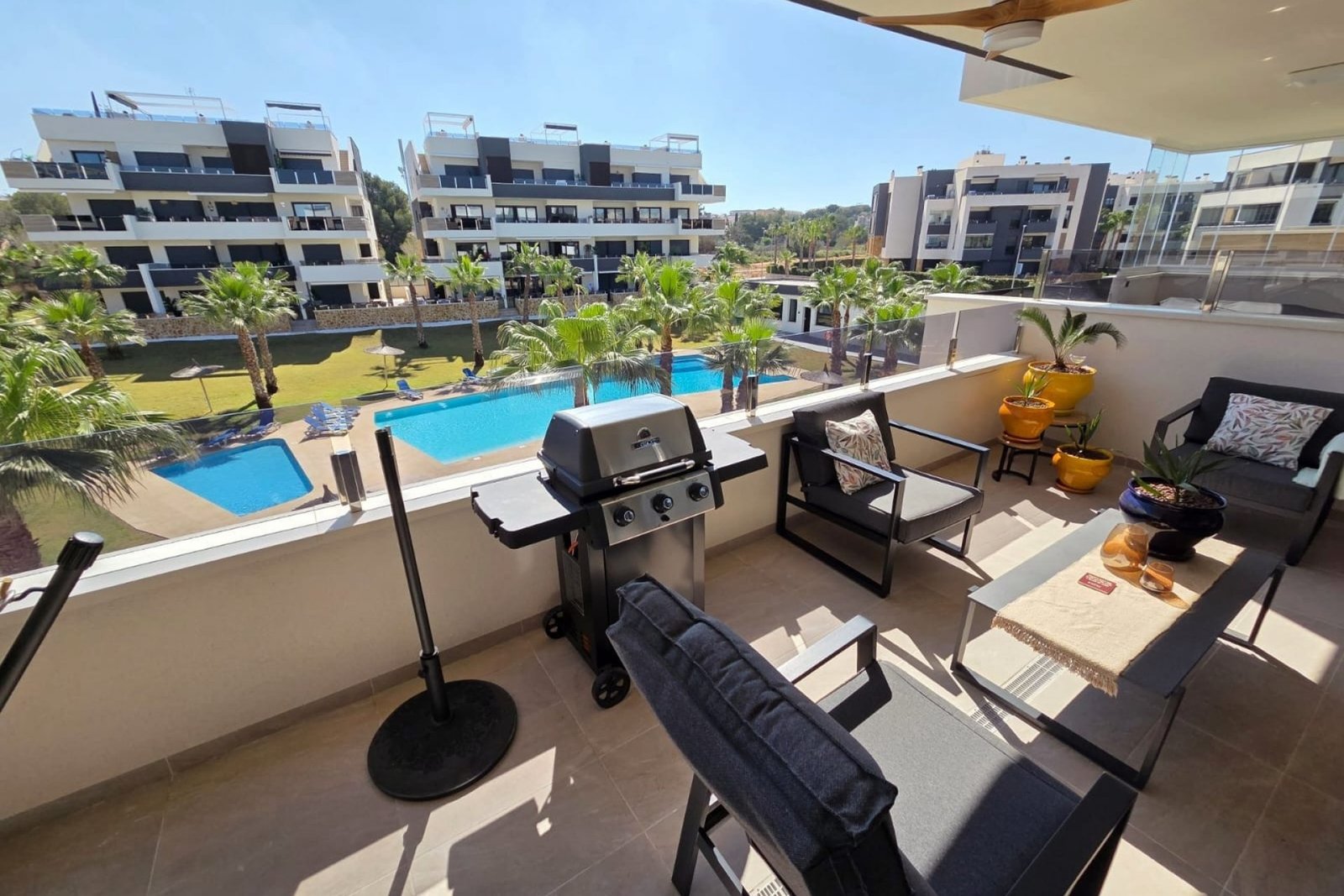 Modern Luxury Apartment in Los Altos,