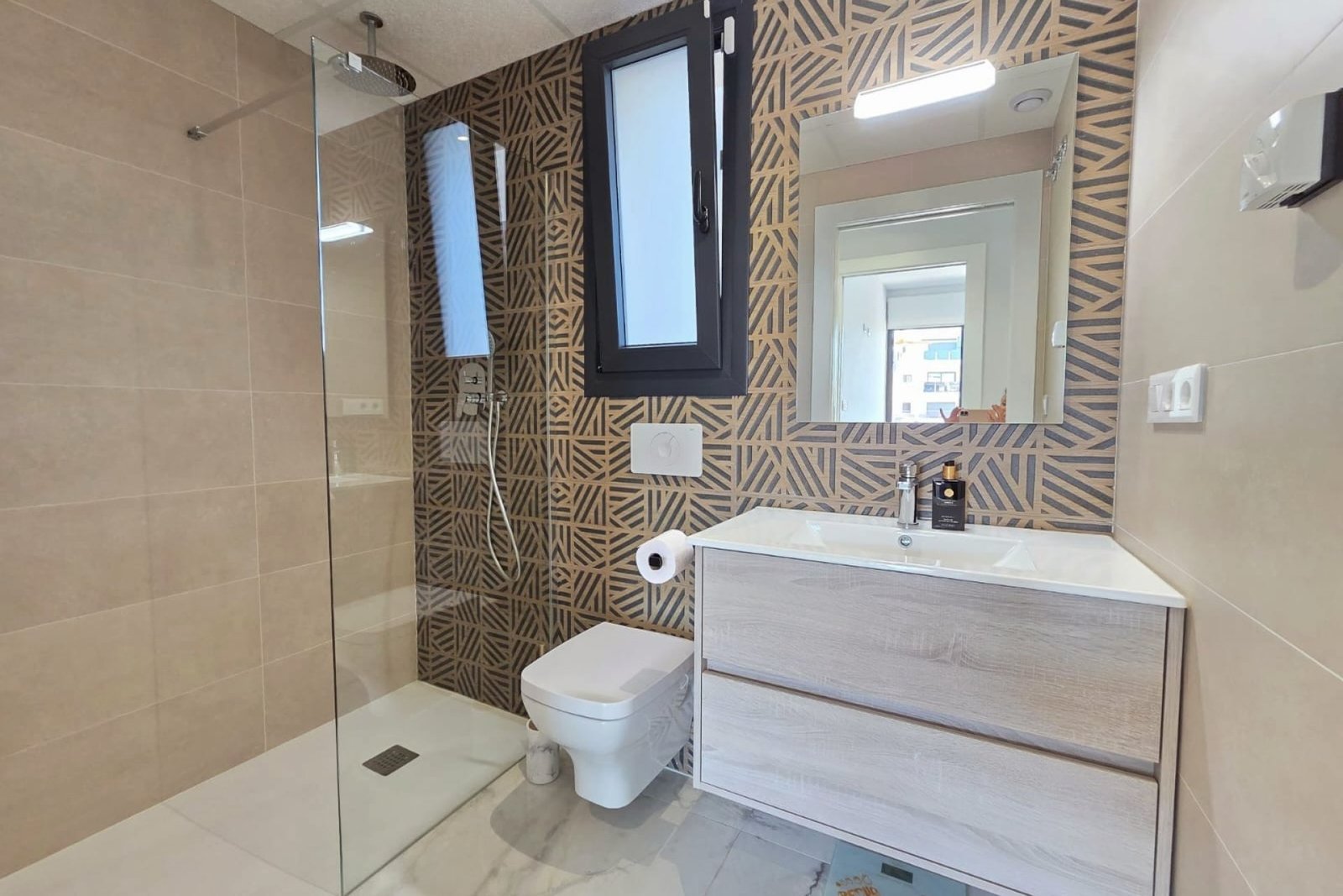 Modern Luxury Apartment in Los Altos,