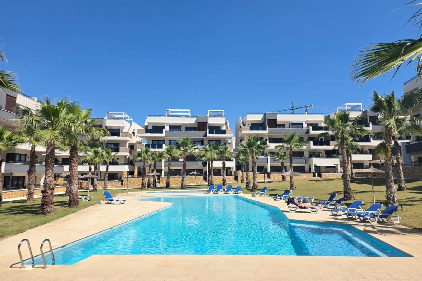 Modern Luxury Apartment in Los Altos,